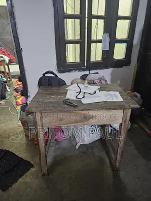 স্টাডি টেবিল