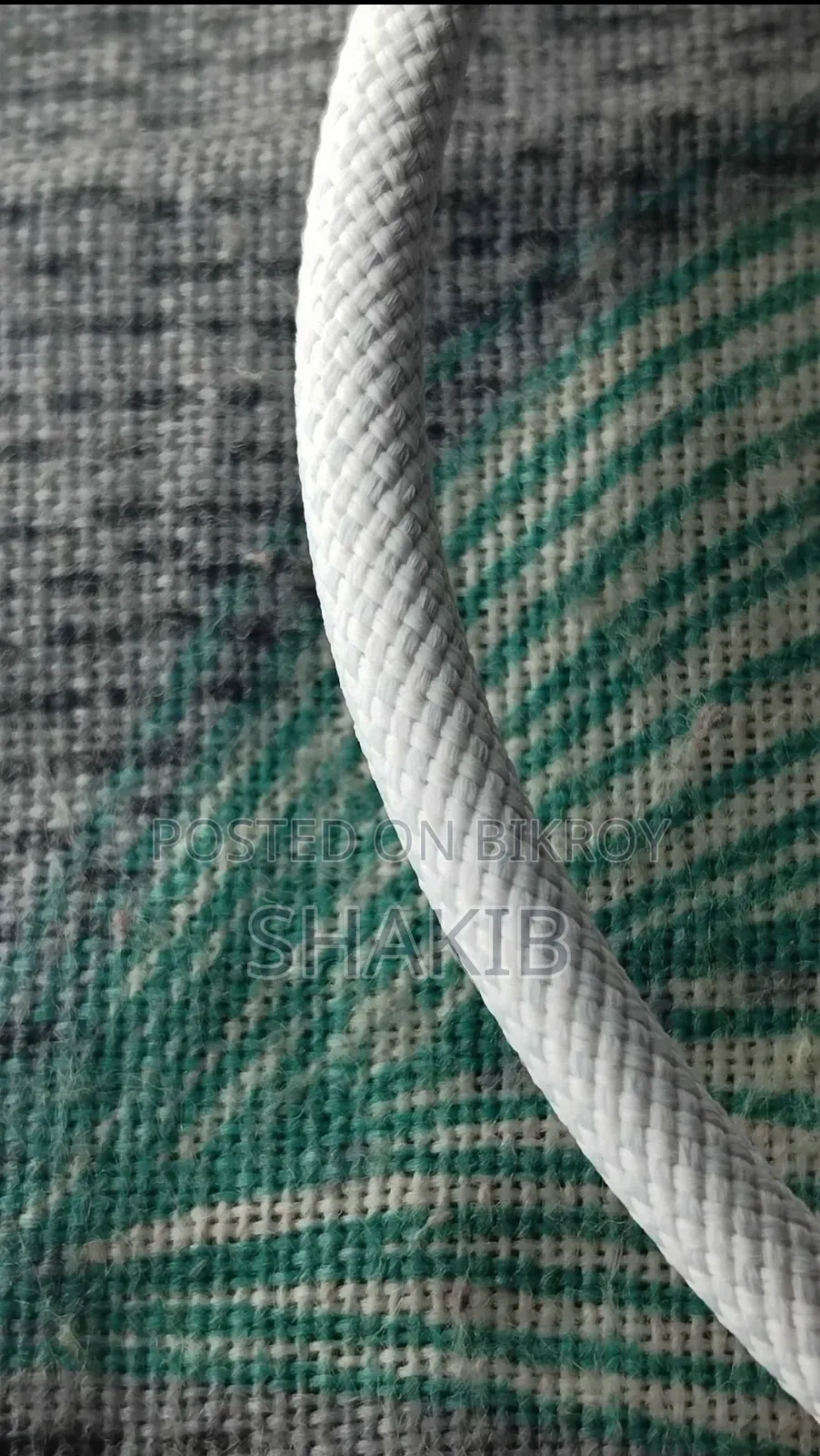 iPhone 17 Pro Max Cable (Box Pulled)