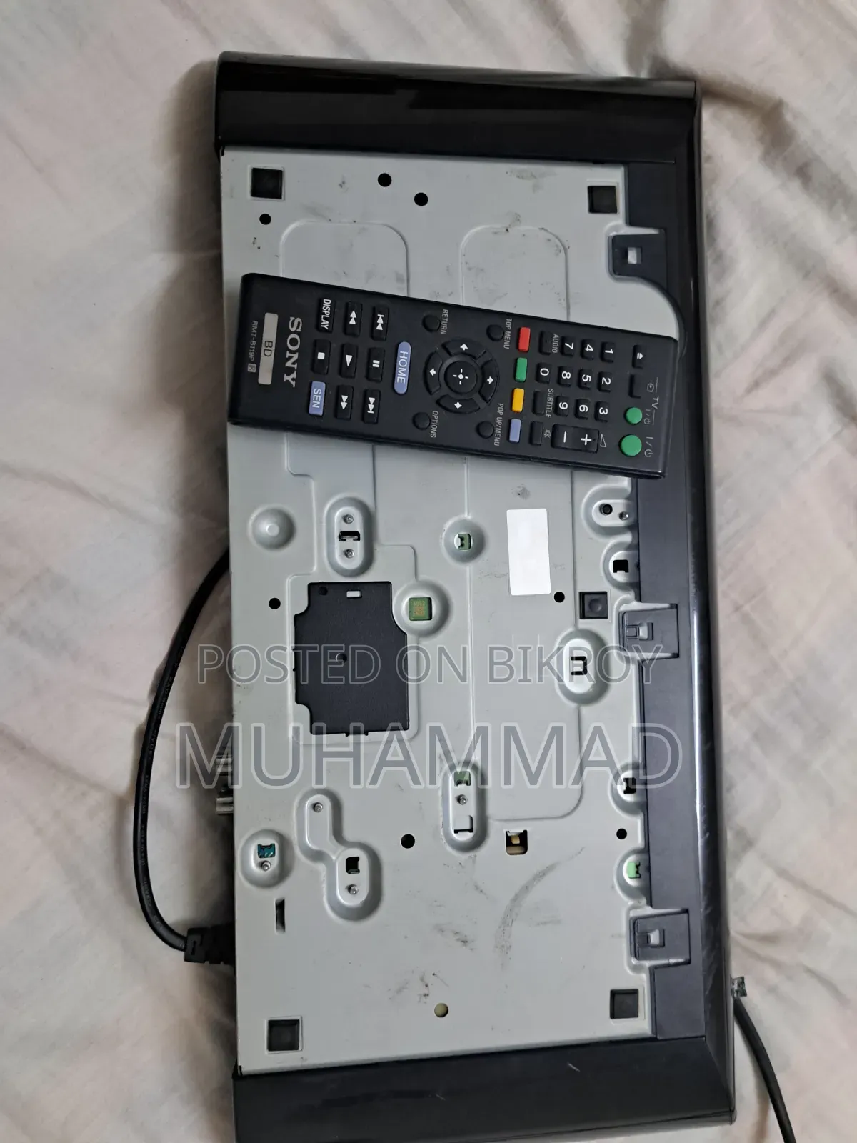 Sony BDP-S490 Blu-Ray Disc/DVD Player. 3 Sony 3D Glasses.