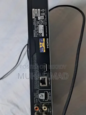 Sony BDP-S490 Blu-Ray Disc/DVD Player. 3 Sony 3D Glasses.