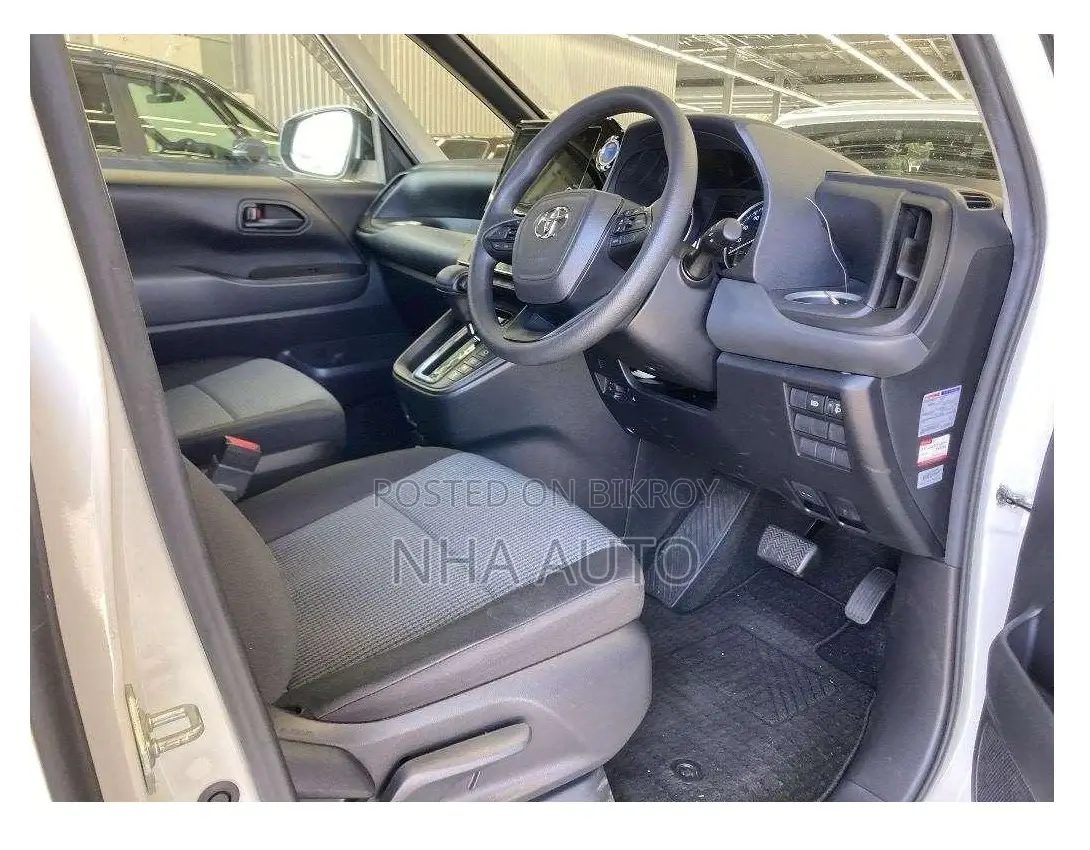 Toyota Noah 2022 Pearl