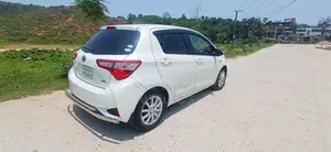 Toyota Vitz 1.5 FWD Hybrid 5dr 2017 White