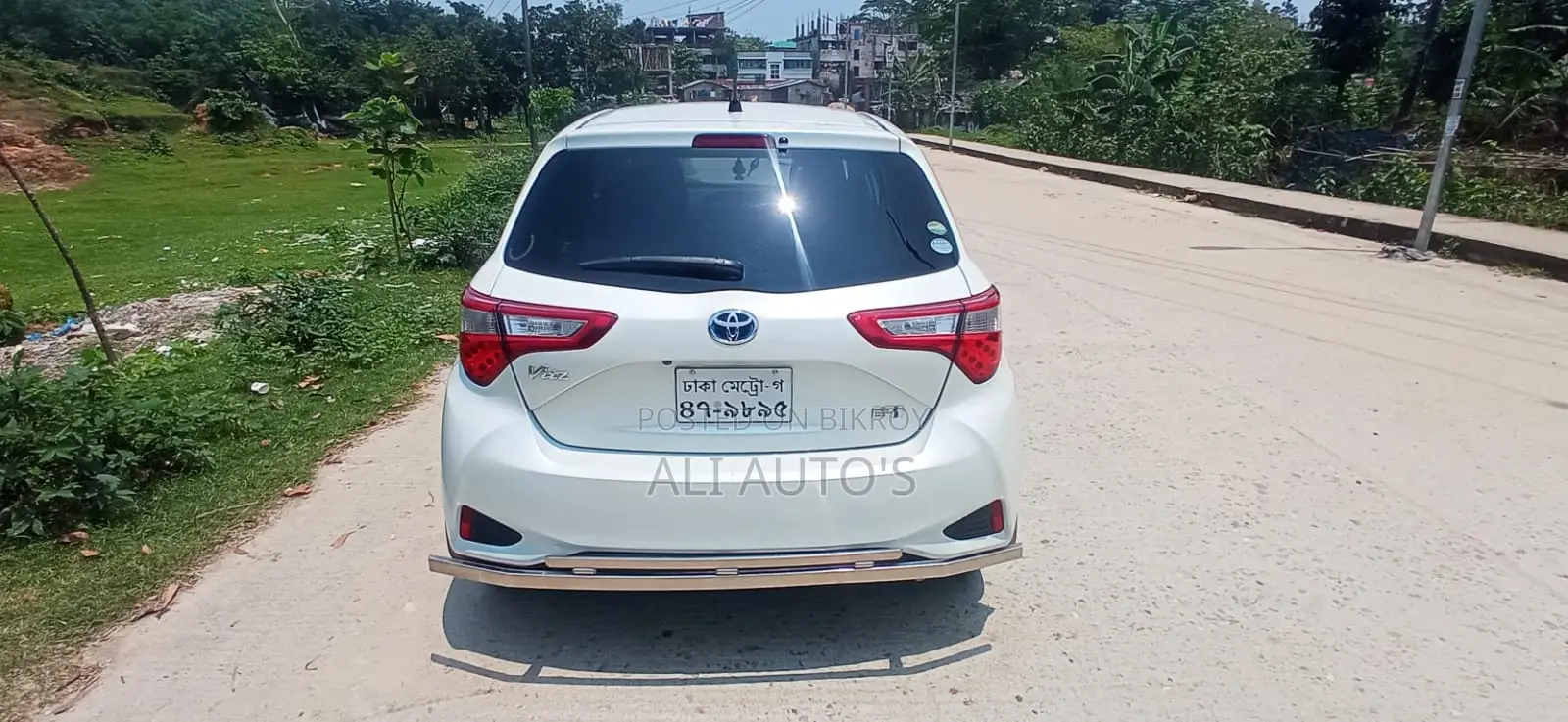 Toyota Vitz 1.5 FWD Hybrid 5dr 2017 White