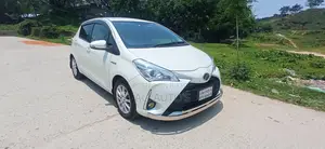 Toyota Vitz 1.5 FWD Hybrid 5dr 2017 White
