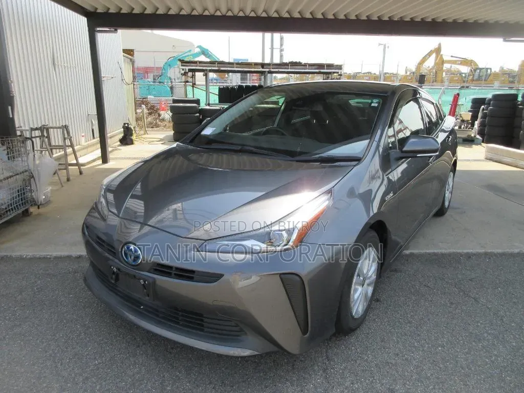 Toyota Prius L FWD 2020 Gray