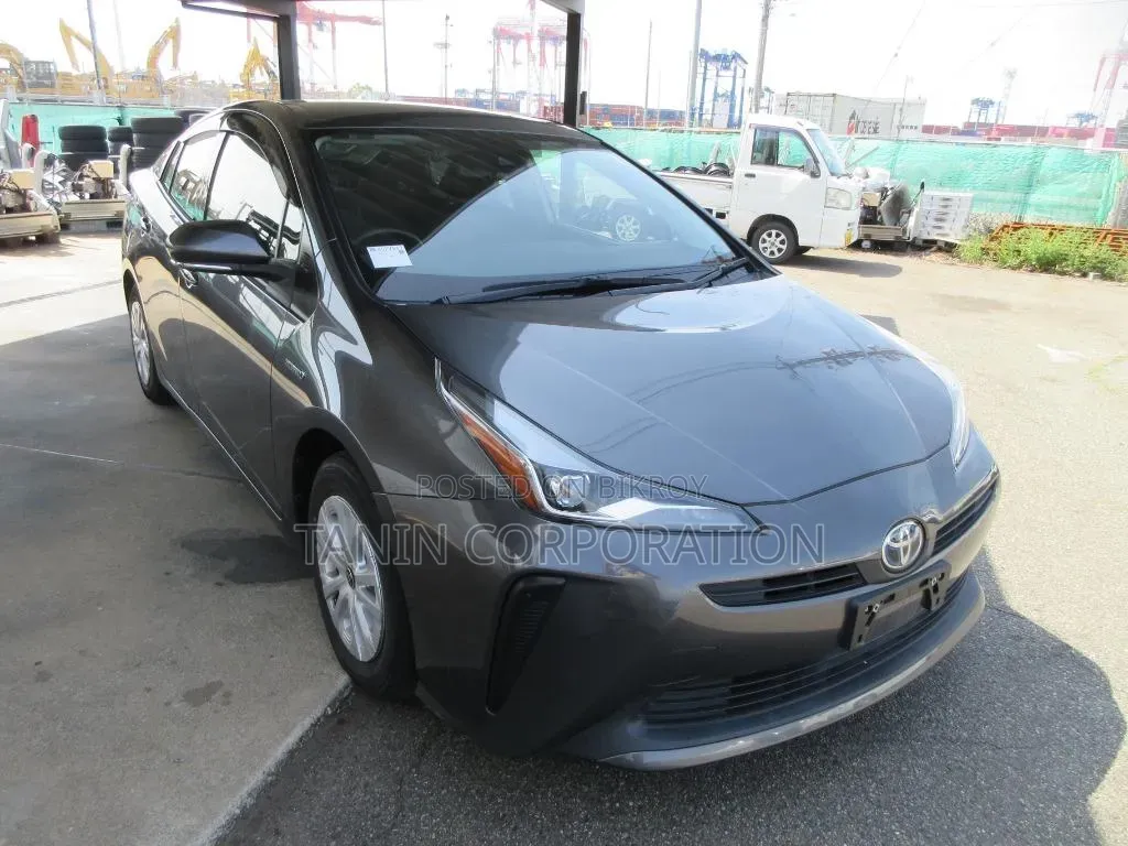 Toyota Prius L FWD 2020 Gray