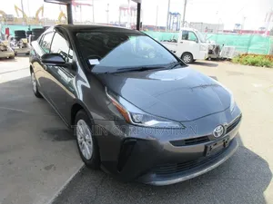 Toyota Prius L FWD 2020 Gray