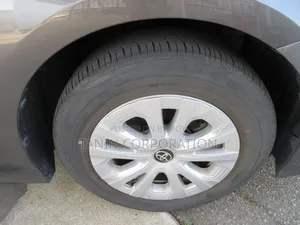 Toyota Prius L FWD 2020 Gray