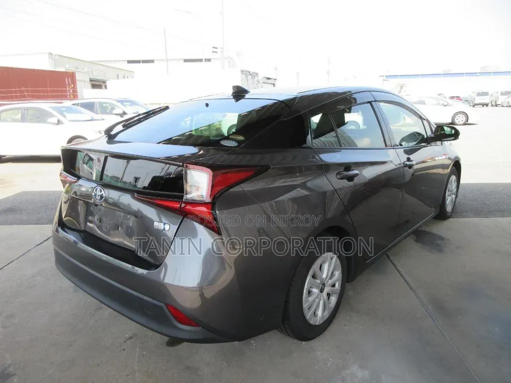 Toyota Prius L FWD 2020 Gray