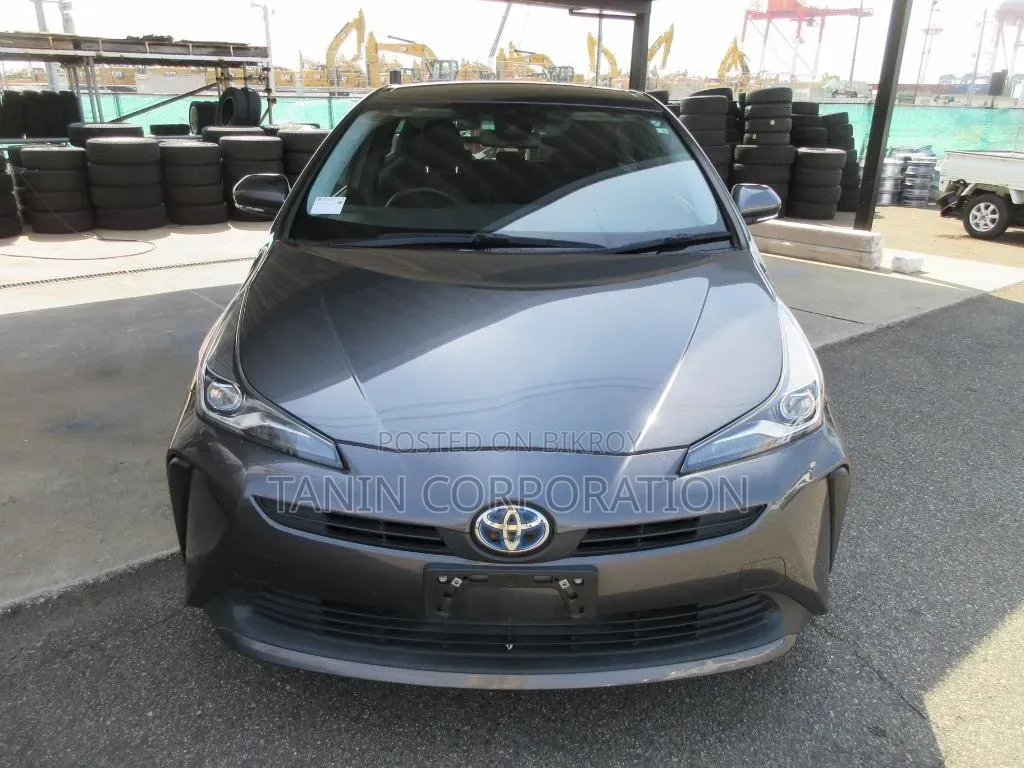 Toyota Prius L FWD 2020 Gray