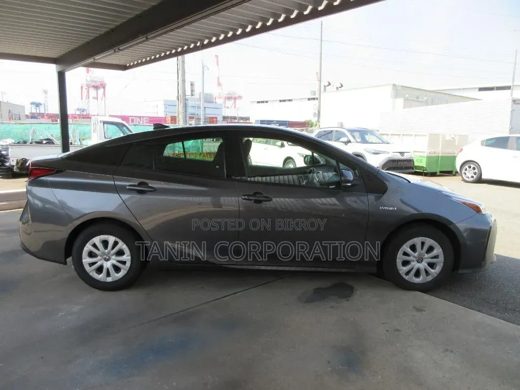 Toyota Prius L FWD 2020 Gray