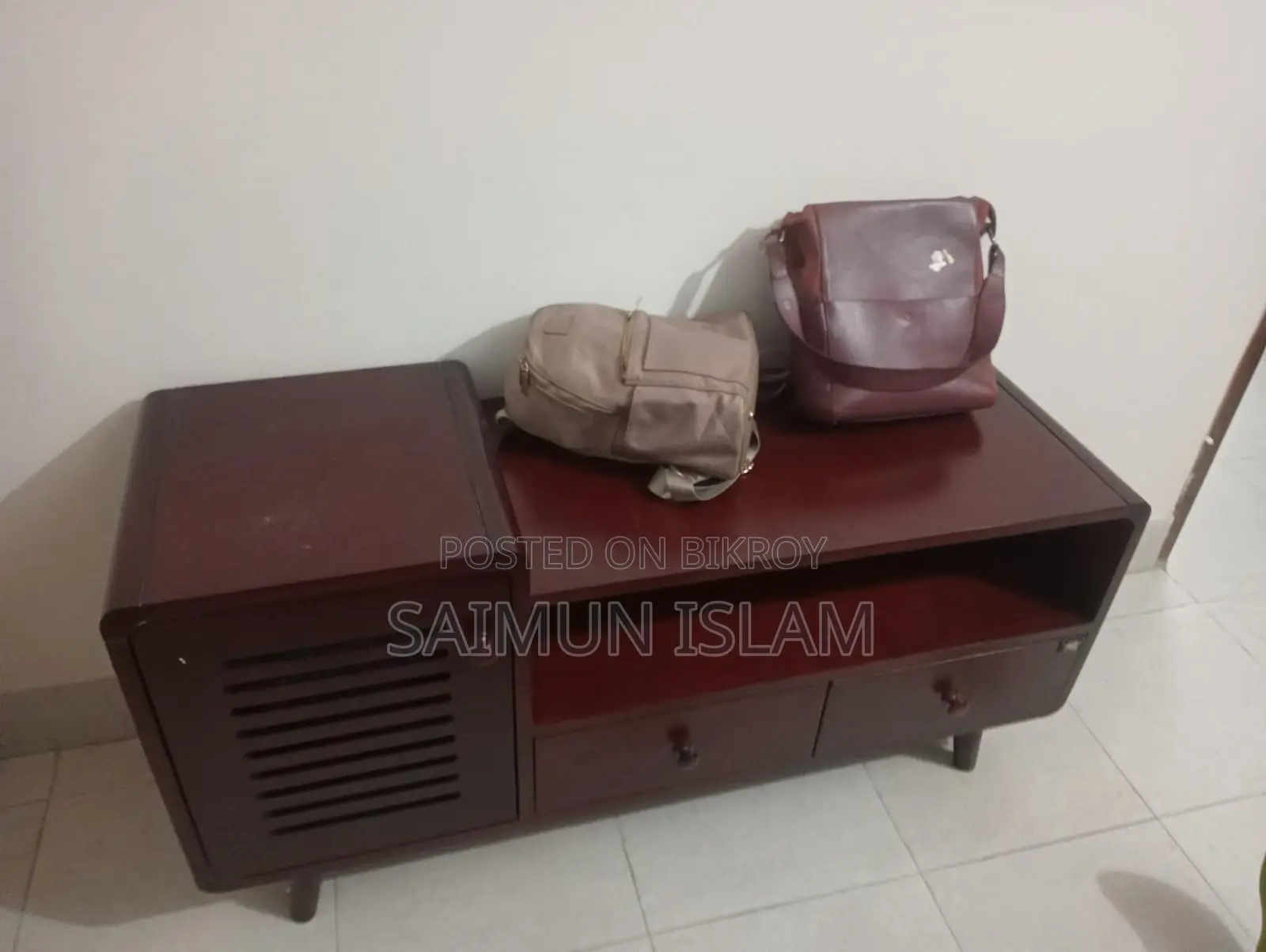 টিভি ক্যাবিনেট