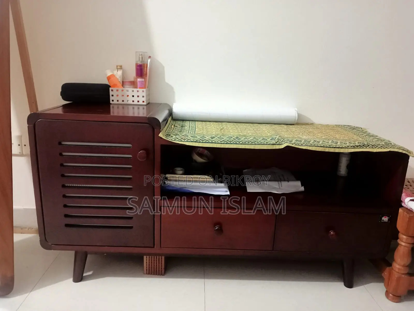 টিভি ক্যাবিনেট