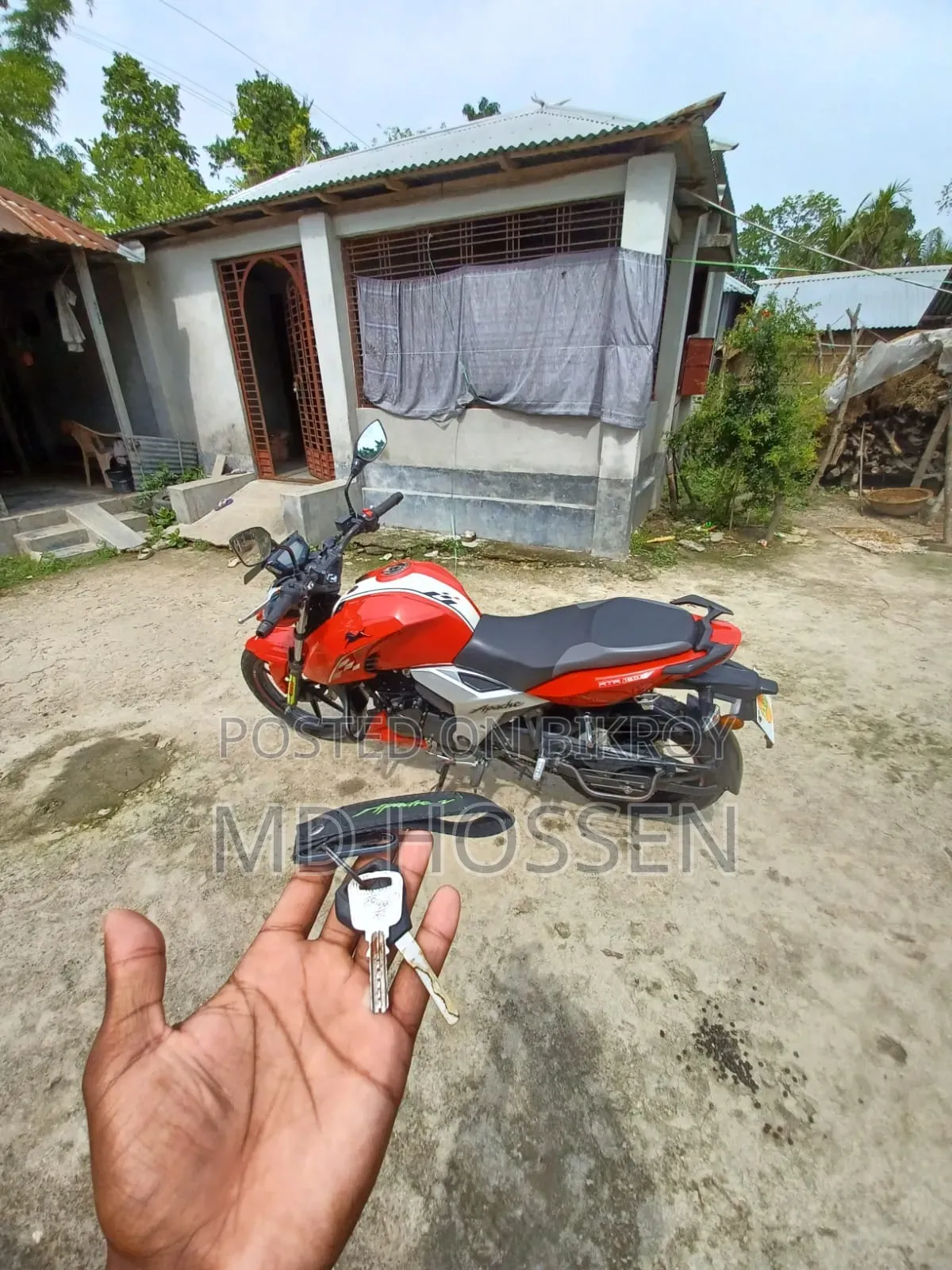 TVS Apache 160 4V 2023 Red