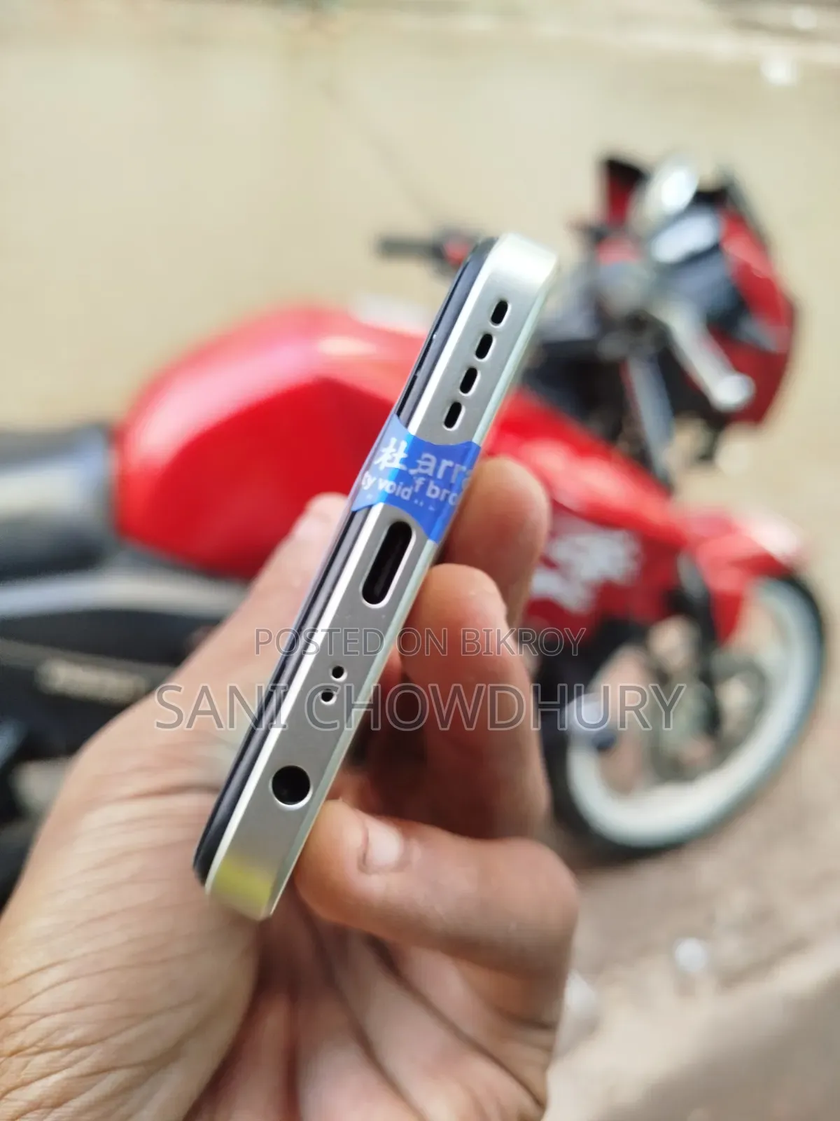 New Realme V30 128 GB Gold
