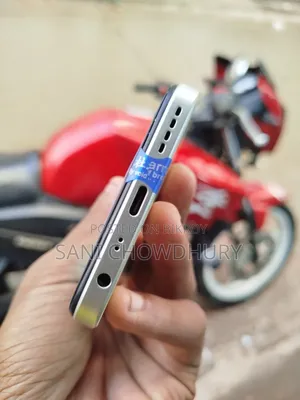 New Realme V30 128 GB Gold