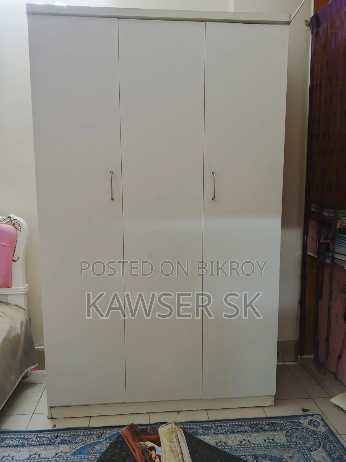 Almari 3door Wooden Board White Color