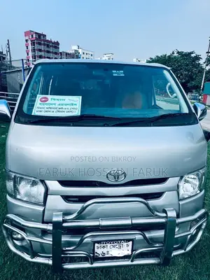 Toyota HiAce 2016 Silver