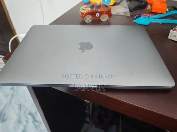 MacBook Pro (2020) 13-inch - Apple M1 8-core and 8-core GPU - 16GB