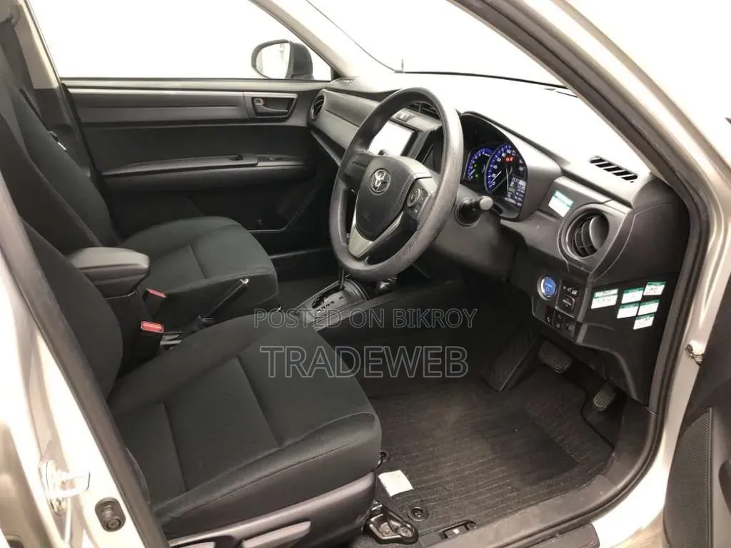 Toyota Axio 2021 Silver