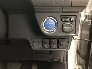 Toyota Axio 2021 Silver