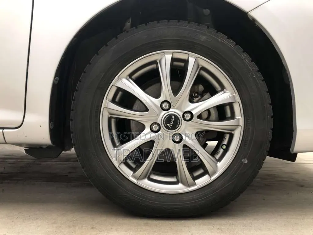 Toyota Axio 2021 Silver