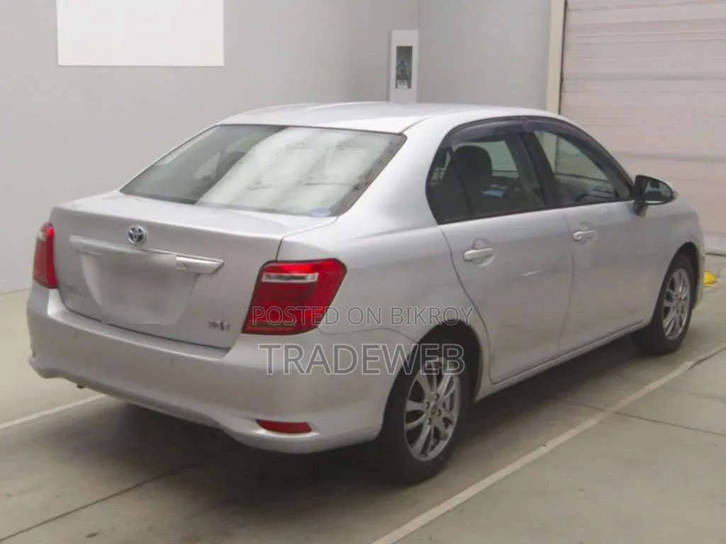 Toyota Axio 2021 Silver