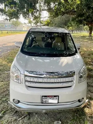 Toyota Voxy 2010