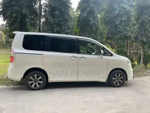 Toyota Voxy 2010