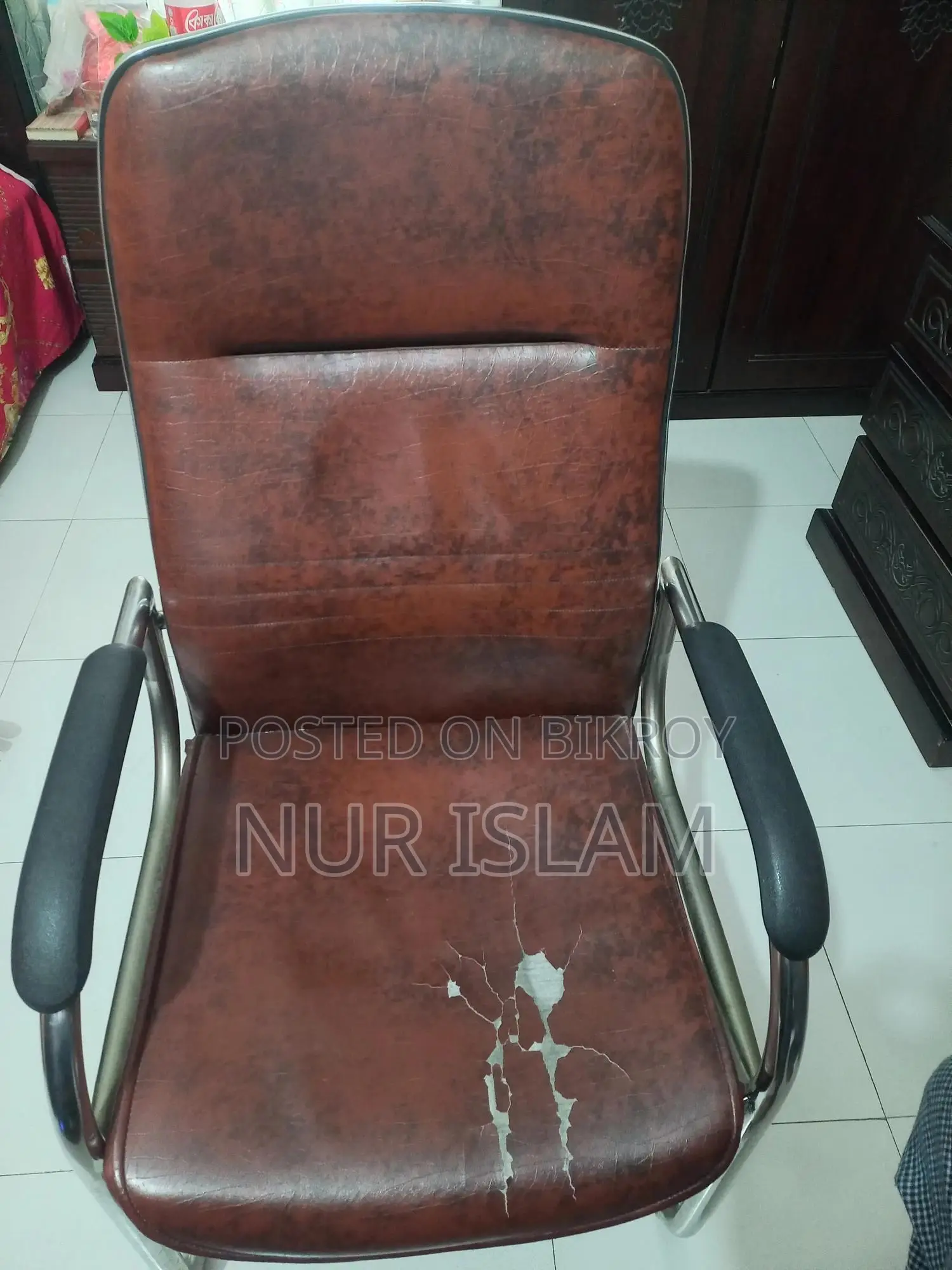 Comfortable High-back Executive Chair (Steel Frame, S-shape Base)