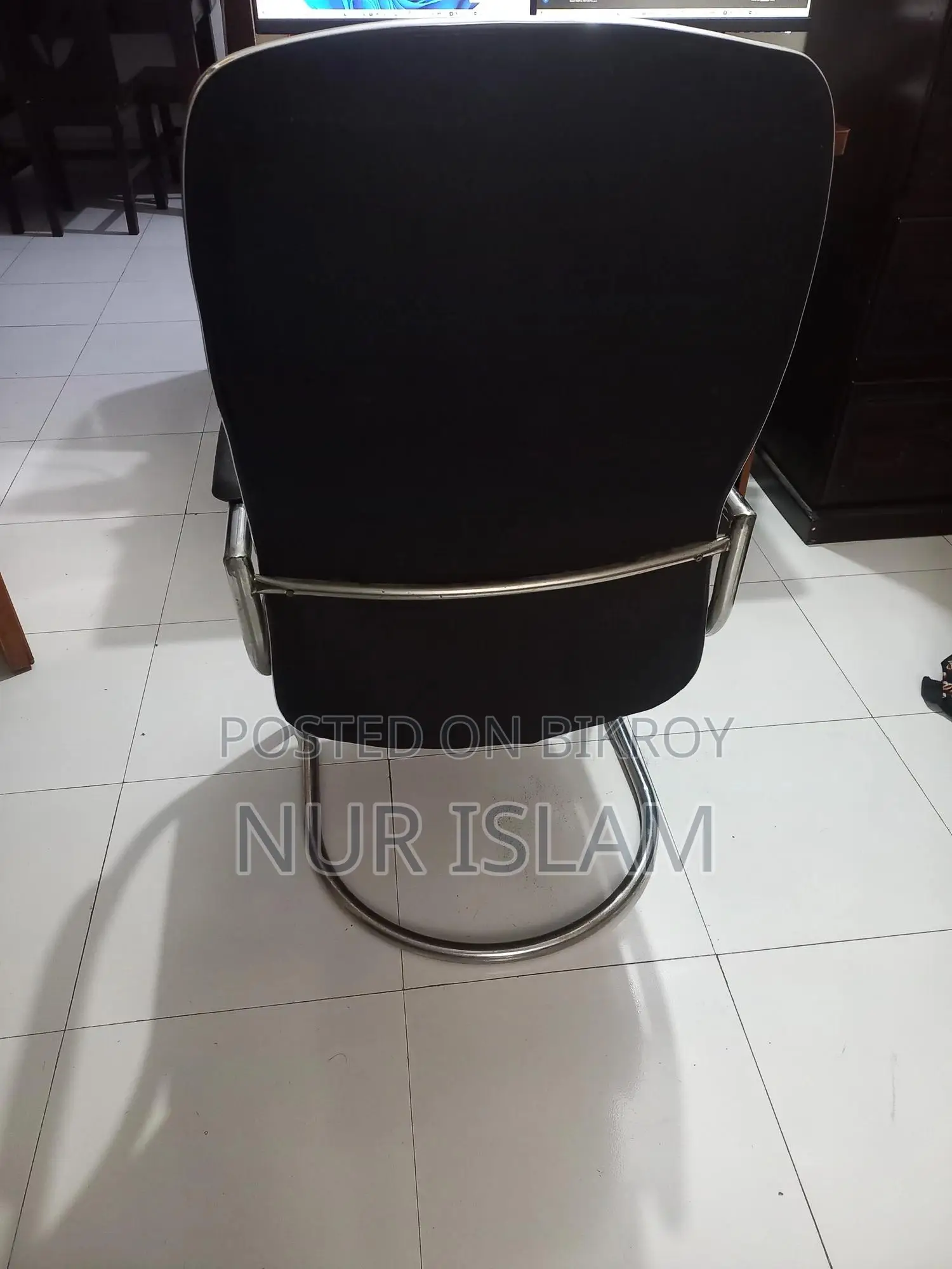 Comfortable High-back Executive Chair (Steel Frame, S-shape Base)