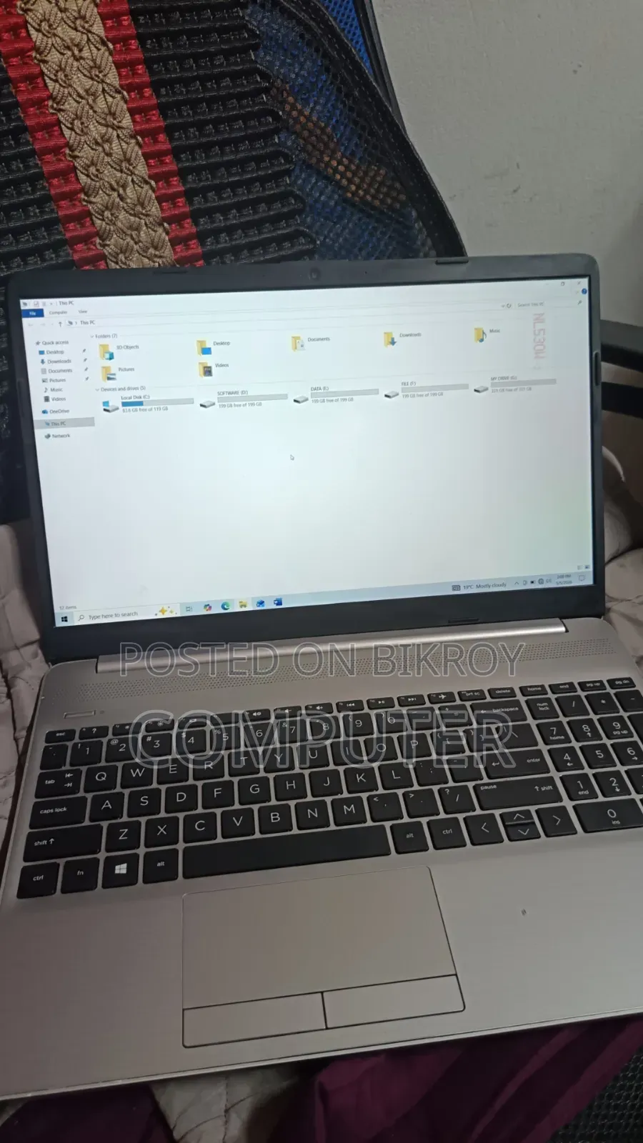 HP Laptop 15, 4GB RAM, Intel Core i3, 1TB HDD + 128GB SSD