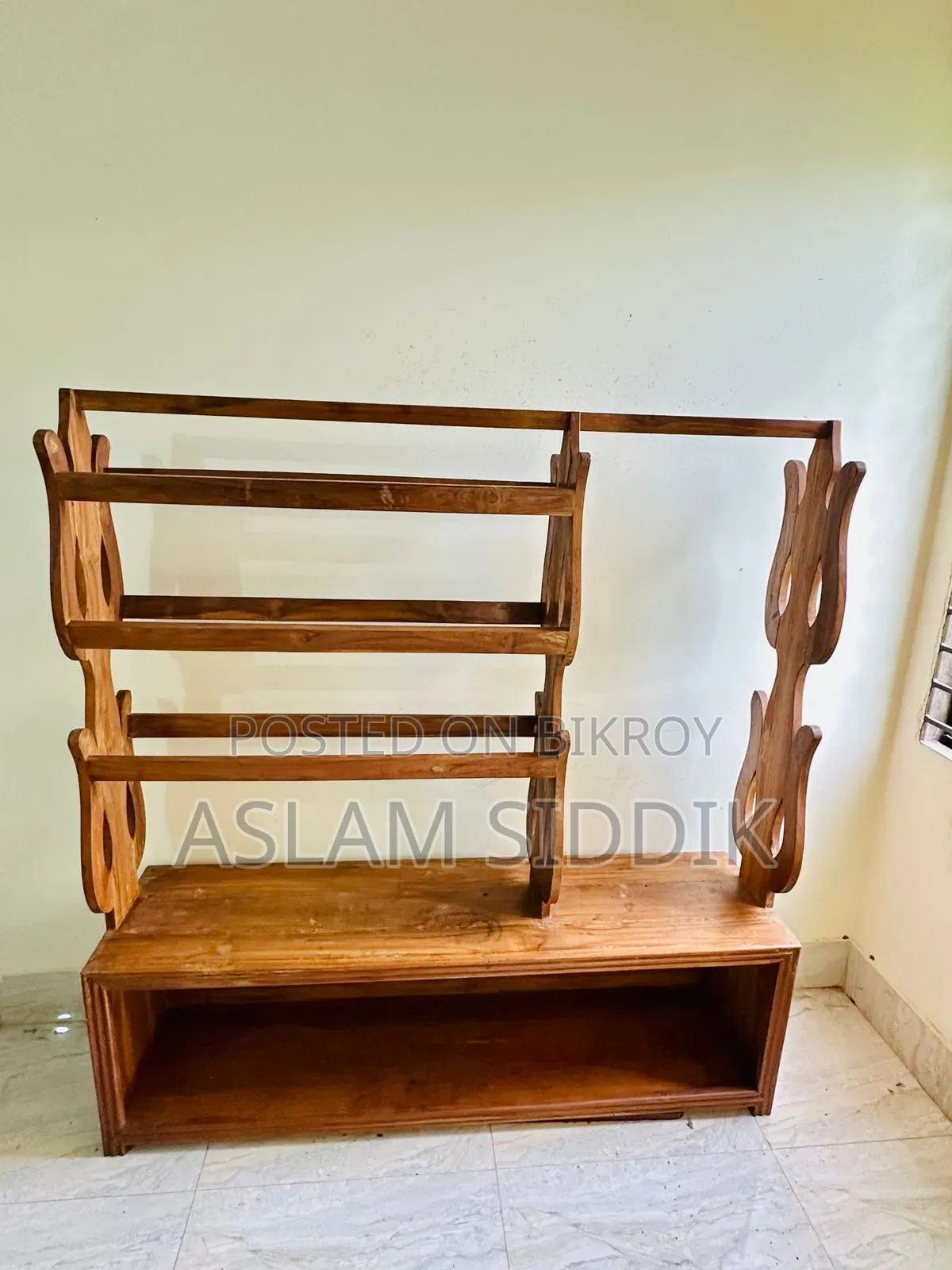 একটি সেগুন গাছের আলনা,ফ্রেশ একদম