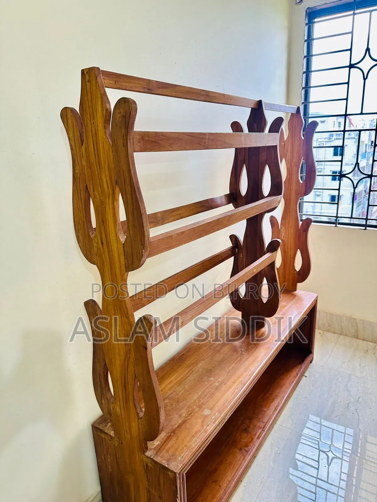 একটি সেগুন গাছের আলনা,ফ্রেশ একদম