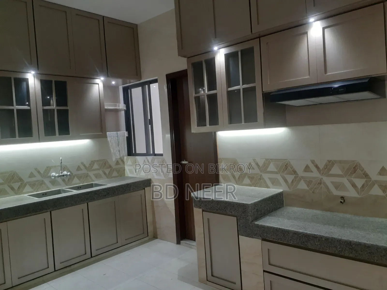 4 Bedroom Apartment in Gulshan for Rent