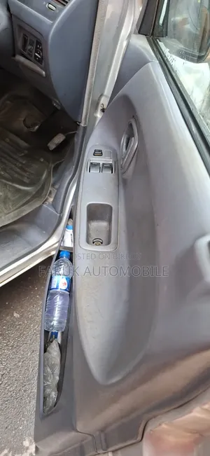Toyota Noah 2.0 FWD (8 Seater) 2006 Silver
