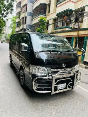 Toyota HiAce 2014 Black