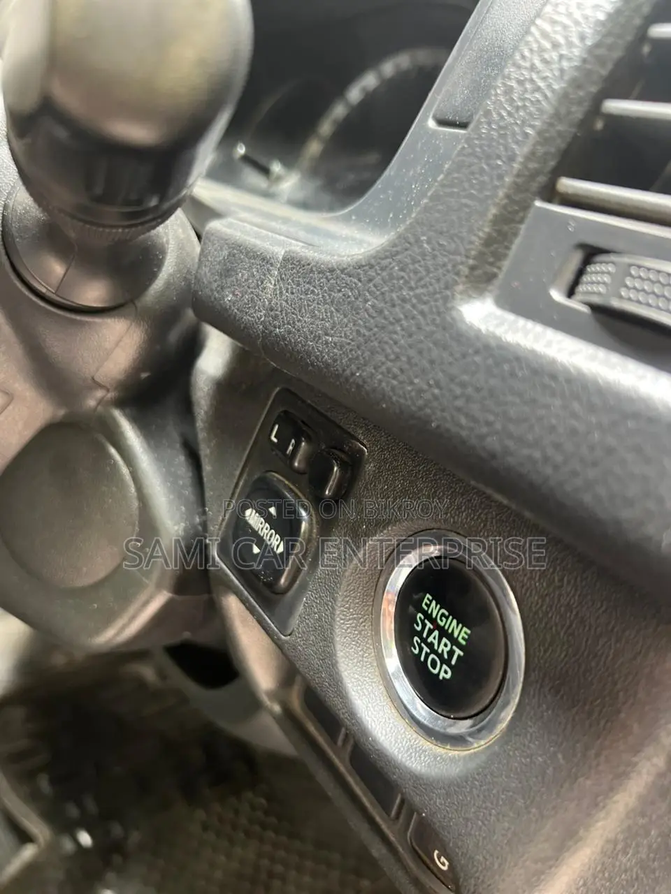 Toyota HiAce 2014 Black