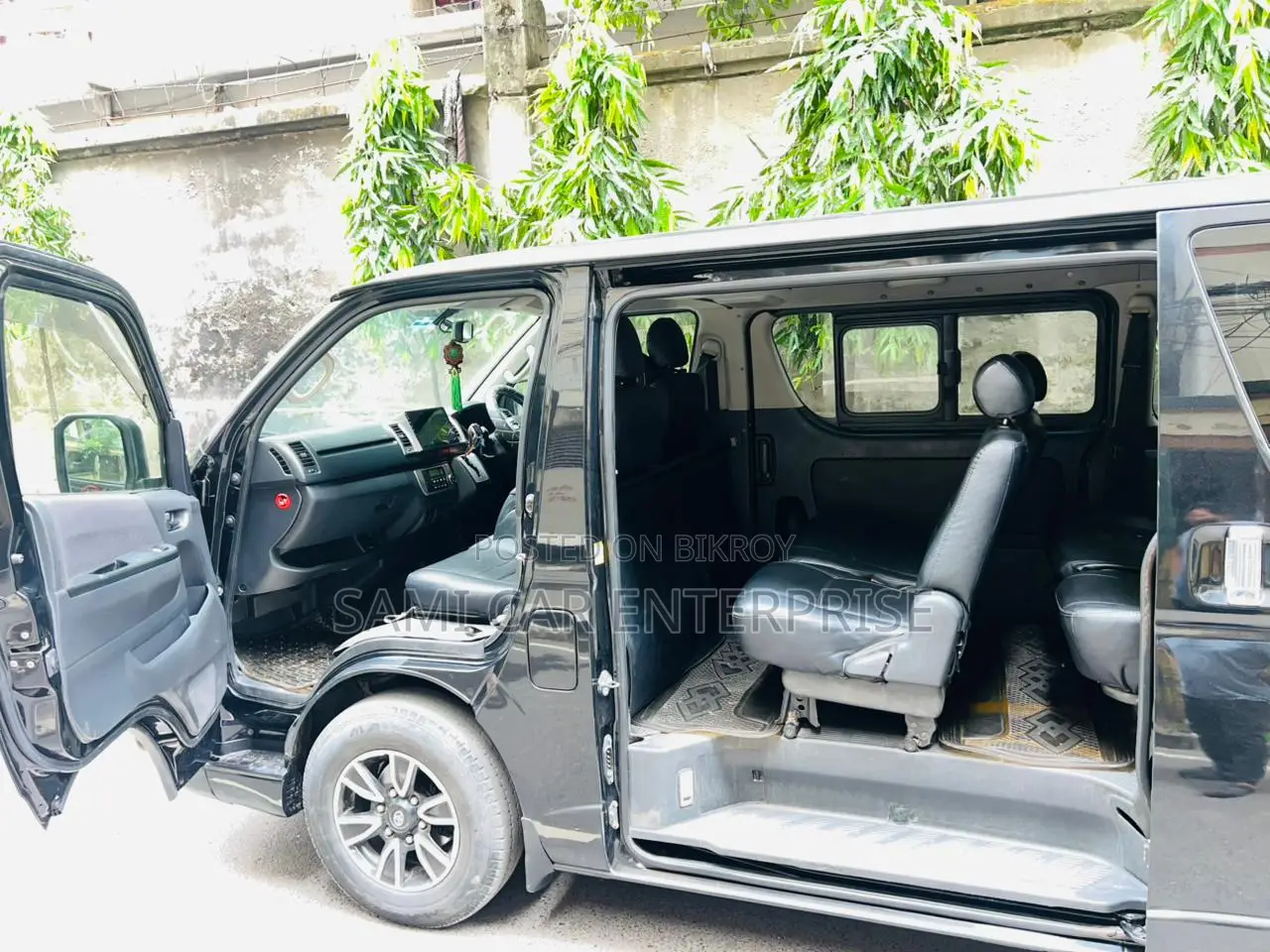 Toyota HiAce 2014 Black