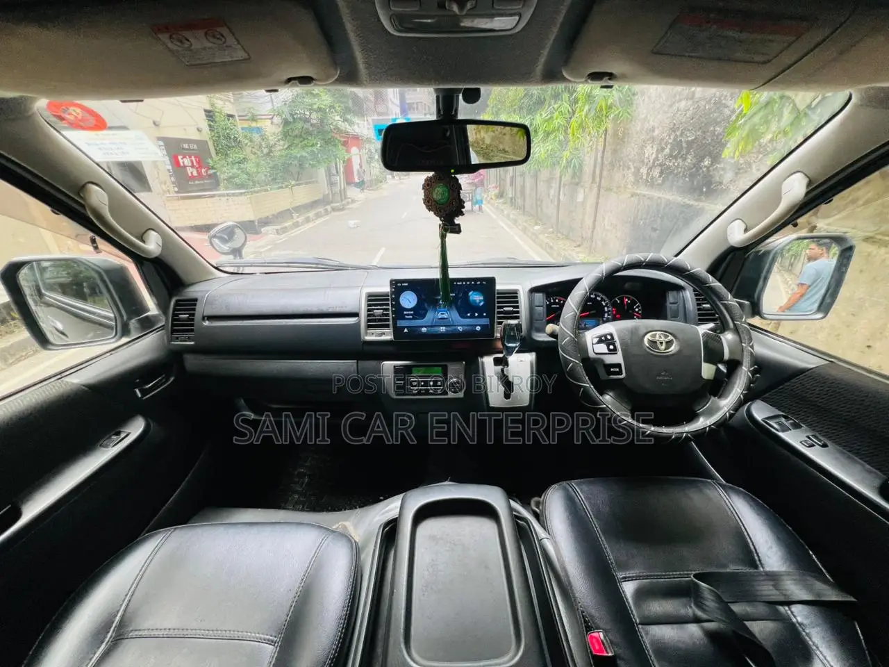 Toyota HiAce 2014 Black
