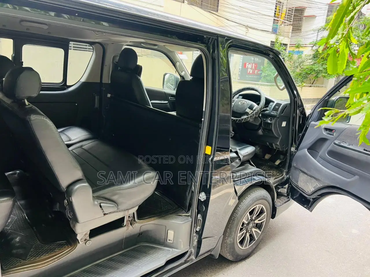 Toyota HiAce 2014 Black