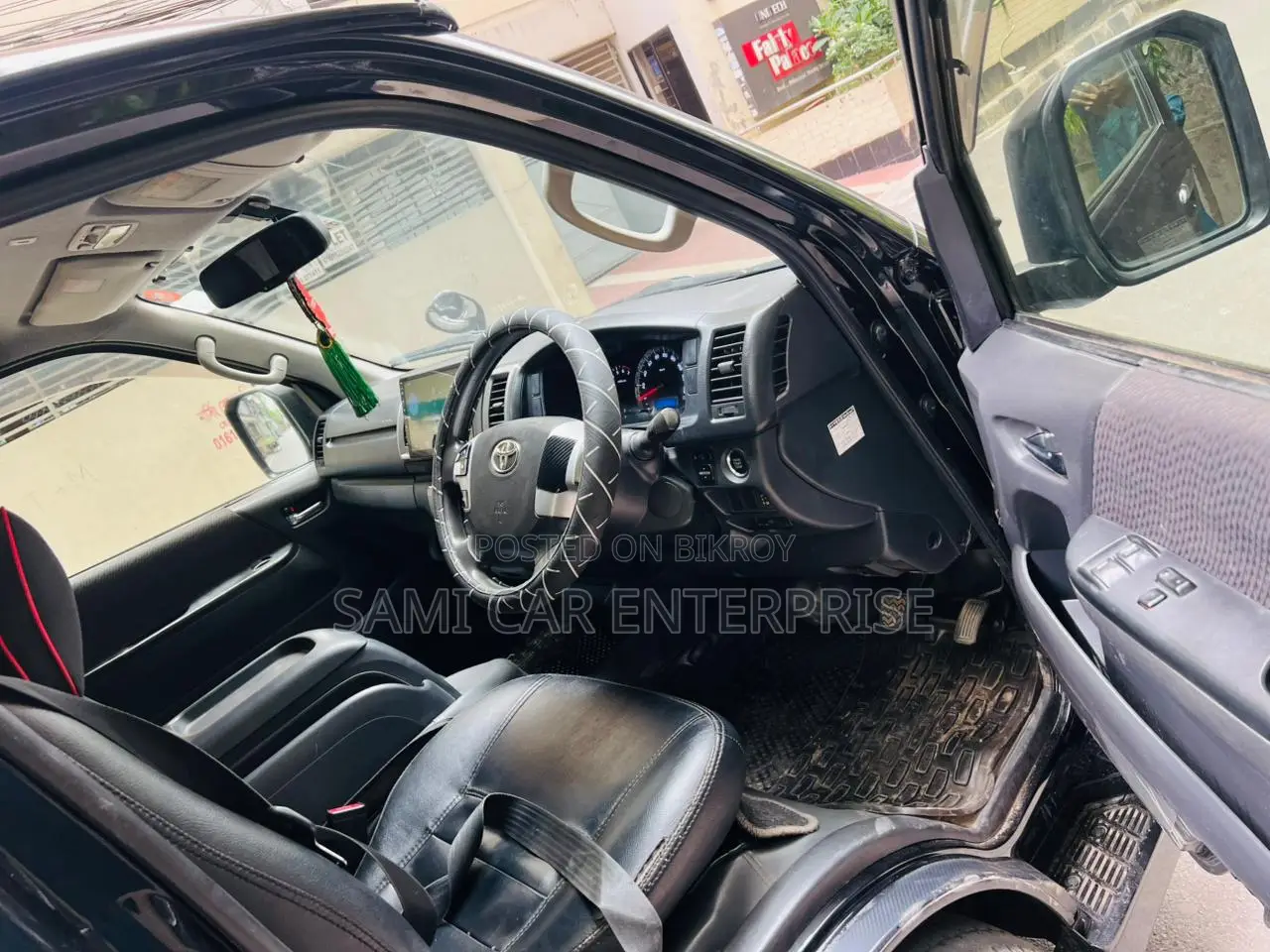 Toyota HiAce 2014 Black