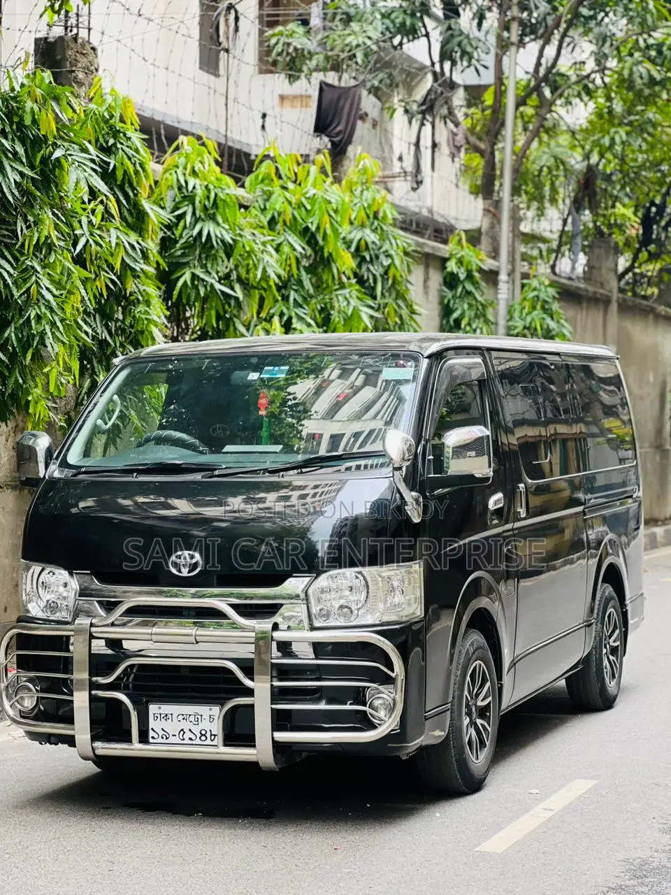 Toyota HiAce 2014 Black
