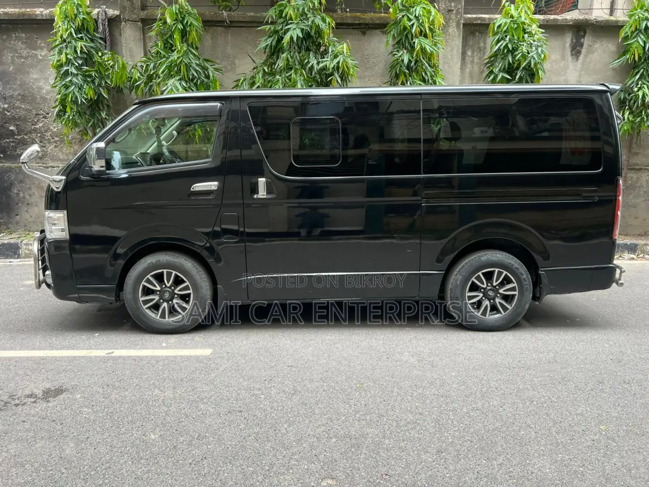 Toyota HiAce 2014 Black