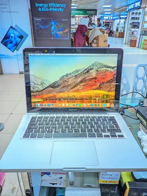 New Laptop Apple MacBook Pro 4GB Intel Core 2 Duo SSD 128GB