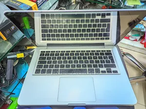 New Laptop Apple MacBook Pro 4GB Intel Core 2 Duo SSD 128GB