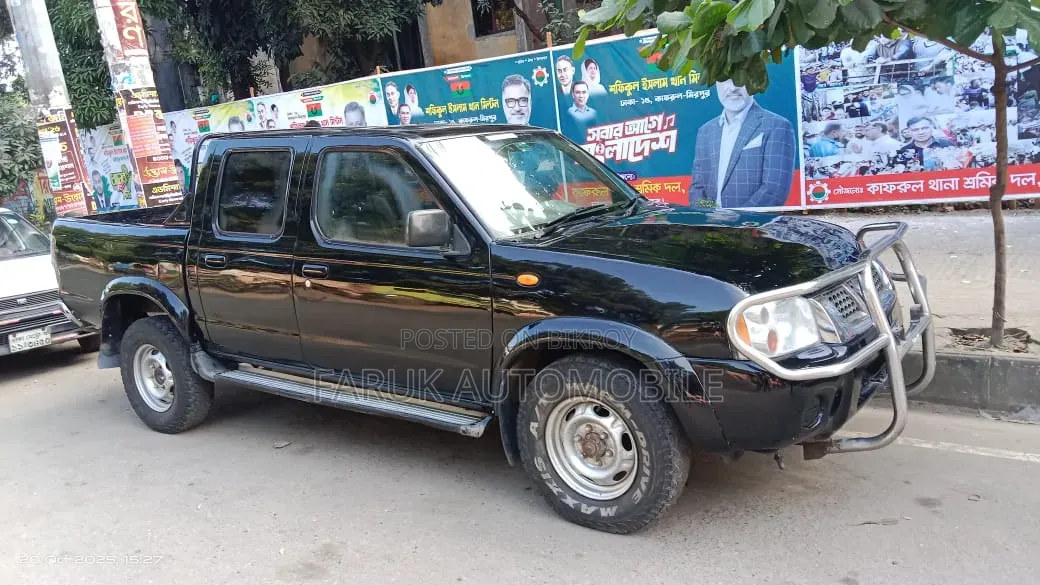 Nissan Navara 2001 Black
