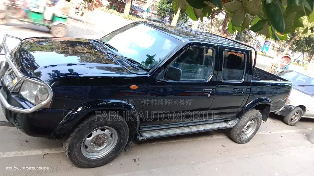 Nissan Navara 2001 Black
