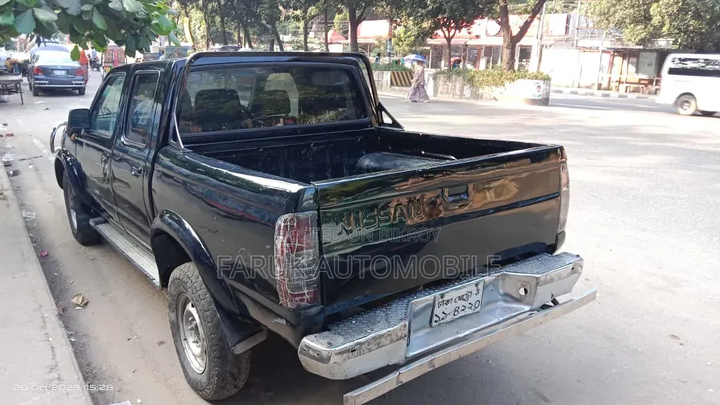 Nissan Navara 2001 Black