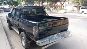 Nissan Navara 2001 Black